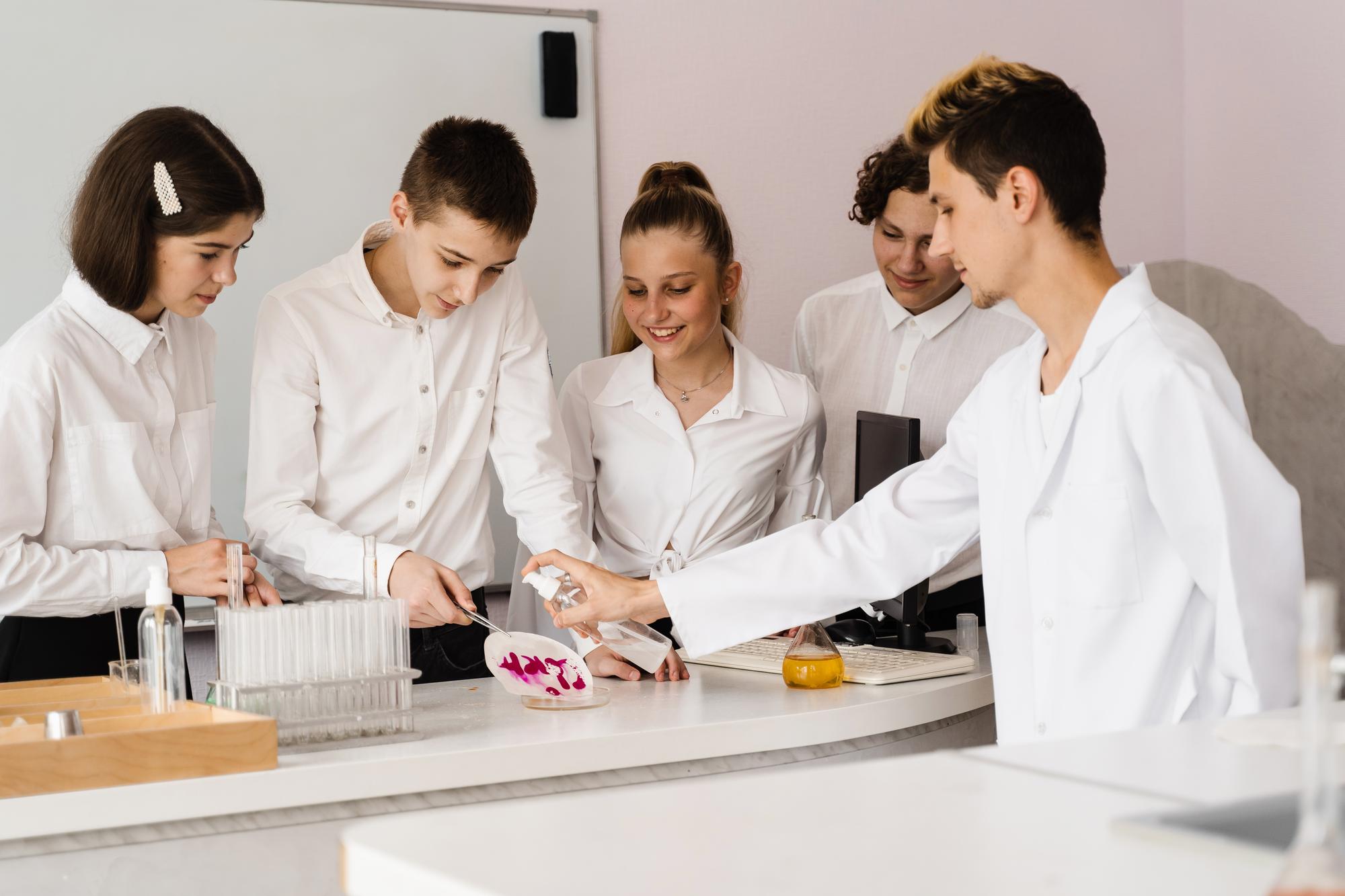 Students tasting dishes in workshop